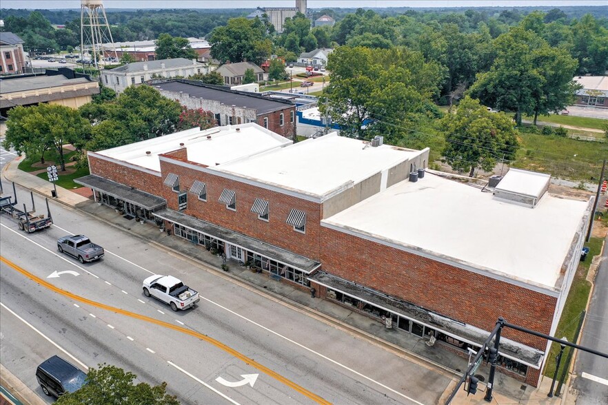 Primary Photo Of 114 W 6th St, Waynesboro Showroom For Sale