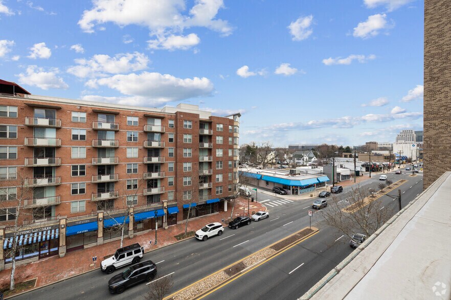More Photos Of 8216-8218 Wisconsin Ave, Bethesda Medical For Sale
