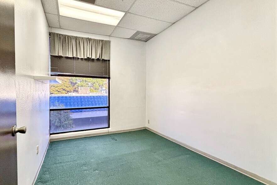 More Photos Of 5959 Mission Gorge Rd, San Diego Office For Sale