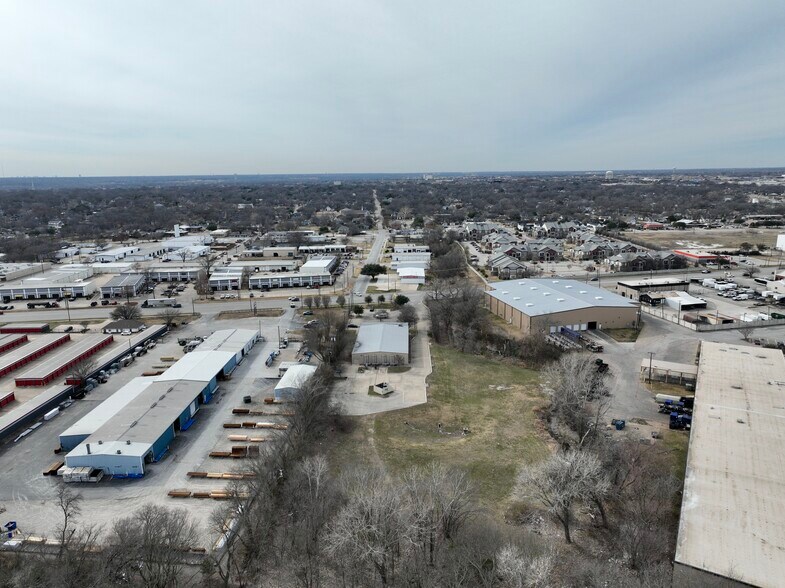 More Photos Of 902 N McDonald St, McKinney Industrial For Lease