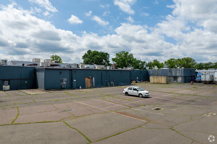 More Photos Of 705 N Mountain Rd, Newington Office For Lease