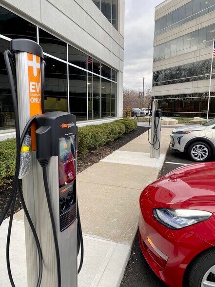 More Photos Of 9025 N River Rd, Indianapolis Office For Lease