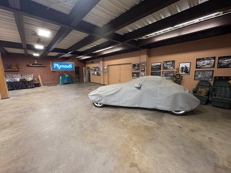More Photos Of 110 Penn Ave, Pittsburgh Auto Dealership For Sale