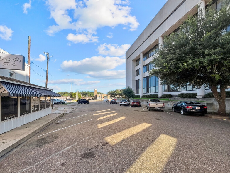 More Photos Of 112 Pine St, Texarkana Restaurant For Sale