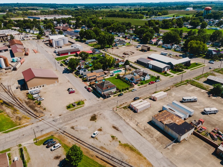 More Photos Of 706 S Washington St, Circleville Bar For Sale