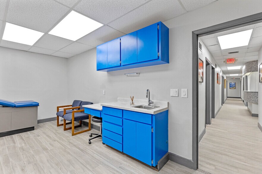 More Photos Of 901 N Grove St, Eustis Office For Sale