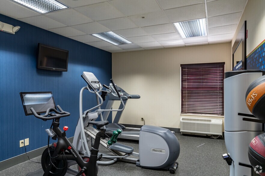 More Photos Of 2225 Shirley Dr, Jackson Hospitality For Sale