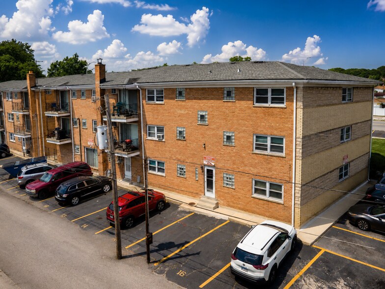 More Photos Of 1025-1049 W Vermont St, Calumet Park Apartments For Sale