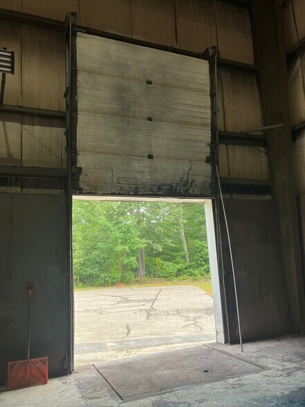 More Photos Of 185 Lafayette Rd, North Hampton Warehouse For Lease
