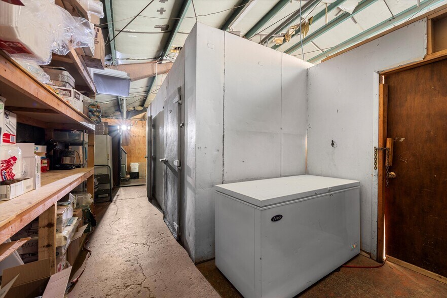More Photos Of 614 W Central Ave, Wiggins General Retail For Sale