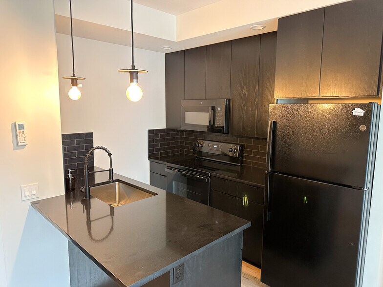 More Photos Of 1825 N Rosa Parks Way, Portland Multifamily For Sale