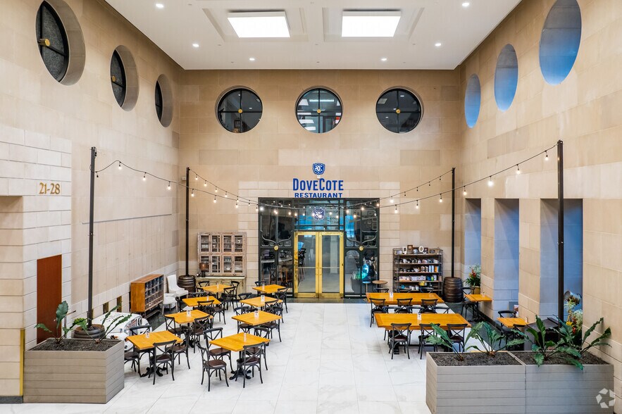 More Photos Of 390 N Orange Ave, Orlando Office For Lease