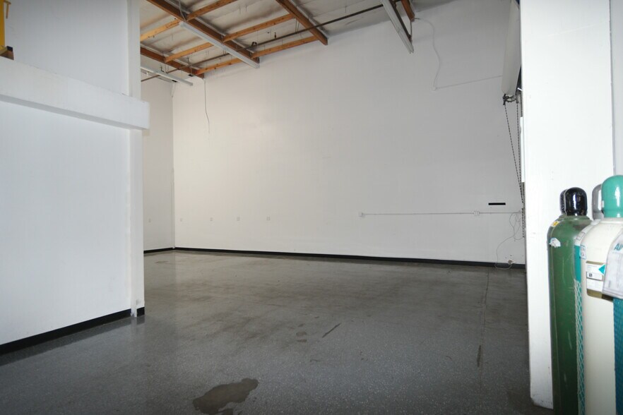 More Photos Of 4125 Market St, Ventura Light Manufacturing For Sale