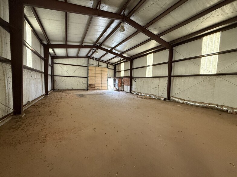 More Photos Of 743 W US Highway 70, Plainview Industrial For Sale