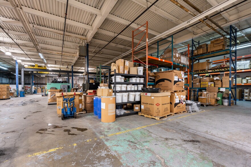 More Photos Of 1170 Ave 50th, Montréal Warehouse For Sale