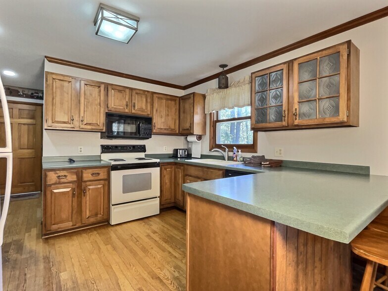 More Photos Of 8475 Hillcrest Ln, Saint Germain Hotel For Sale