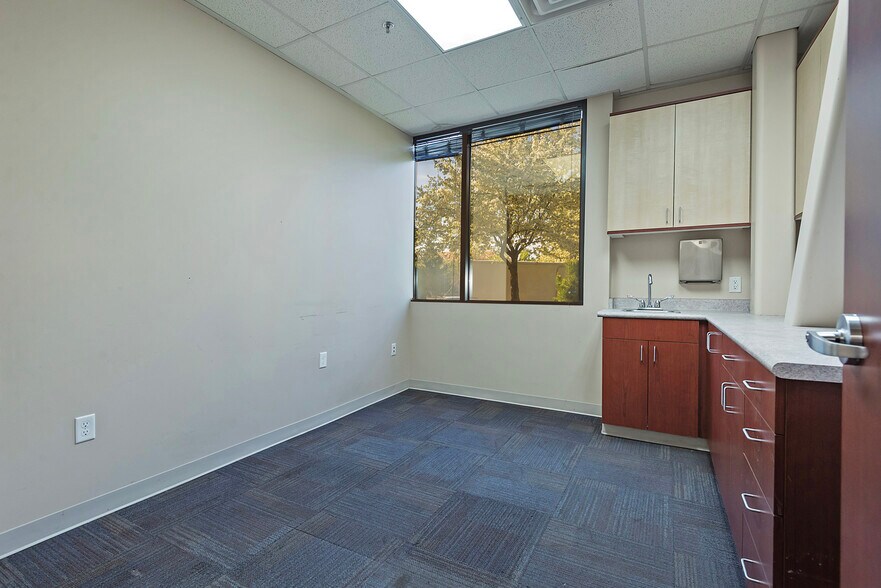 More Photos Of 320 W River Park Dr, Provo Medical For Sale