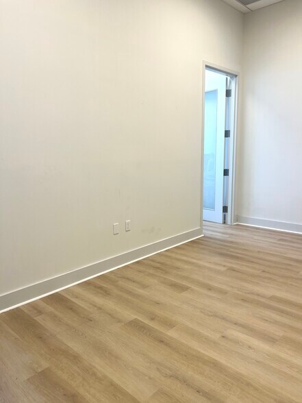 More Photos Of 19790 W Dixie Hwy, Aventura Office For Lease