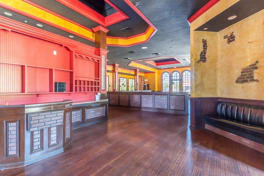 More Photos Of 1800 Churn Creek Rd, Redding Restaurant For Lease