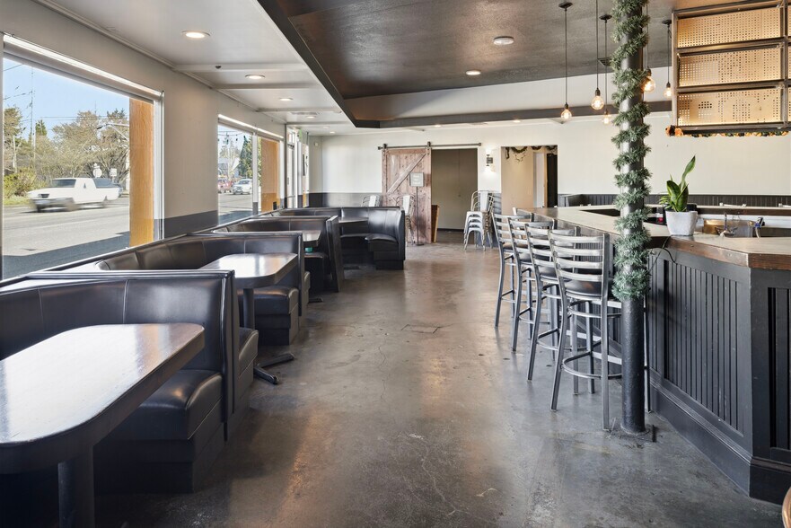 More Photos Of 5824-5846 NE Sandy Blvd, Portland Restaurant For Sale