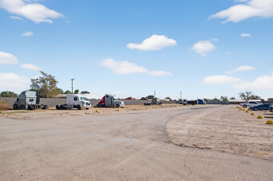 More Photos Of 11010 W Joan Dr, Odessa Warehouse For Sale