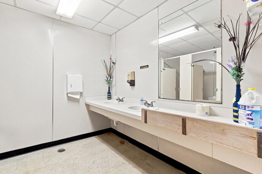 More Photos Of 2515 Austin Hwy, San Antonio Religious Facility For Sale