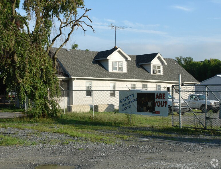 More Photos Of 732 Grantham Ln, New Castle Warehouse For Lease