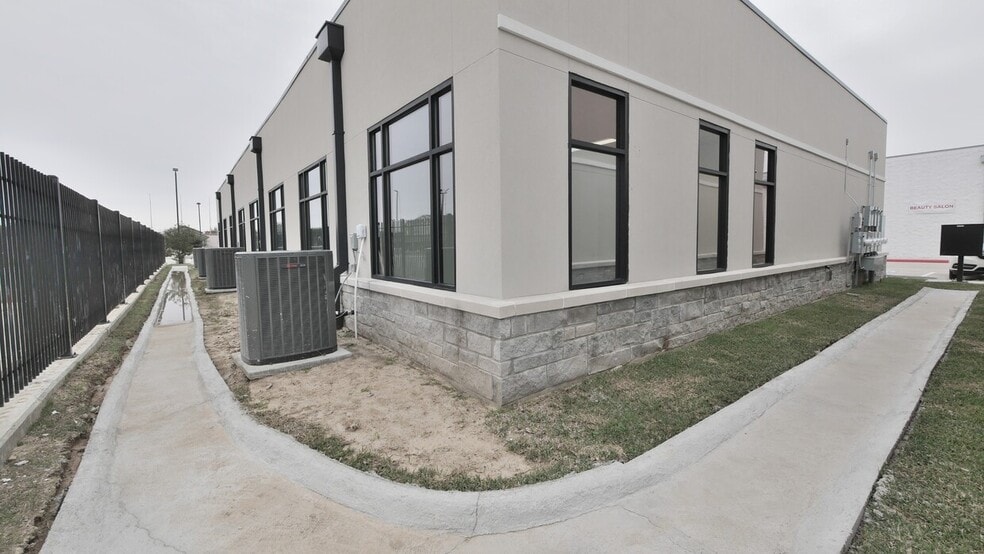 More Photos Of 23406 Kingsland Blvd, Katy Loft Creative Space For Lease