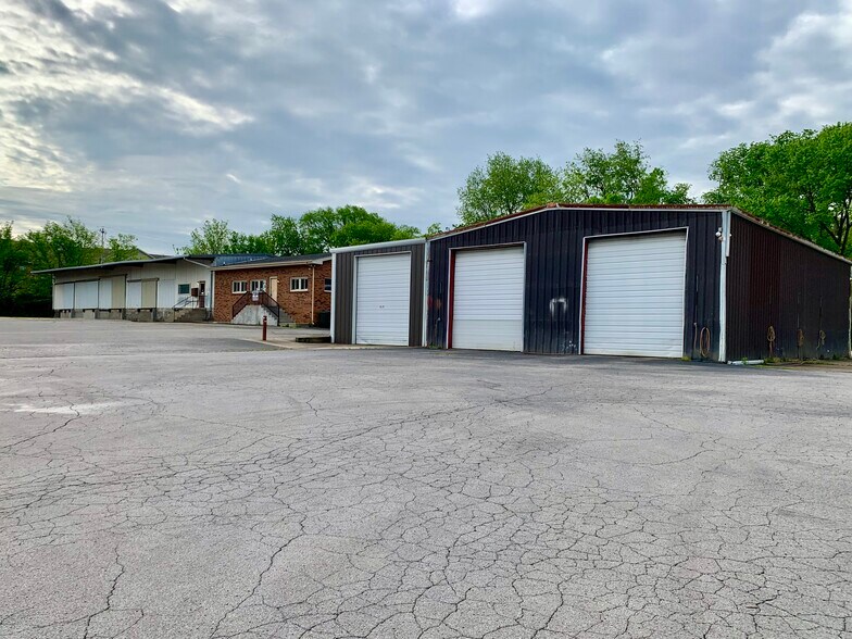 More Photos Of 237 James St, Gallatin Warehouse For Lease