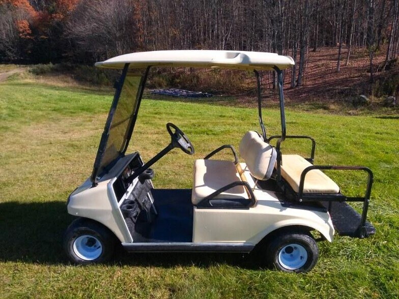 More Photos Of 224 Michael Ln, New Berlin Racetrack For Sale