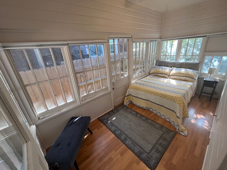 More Photos Of 605-607 W 9th St, Austin Office Residential For Lease