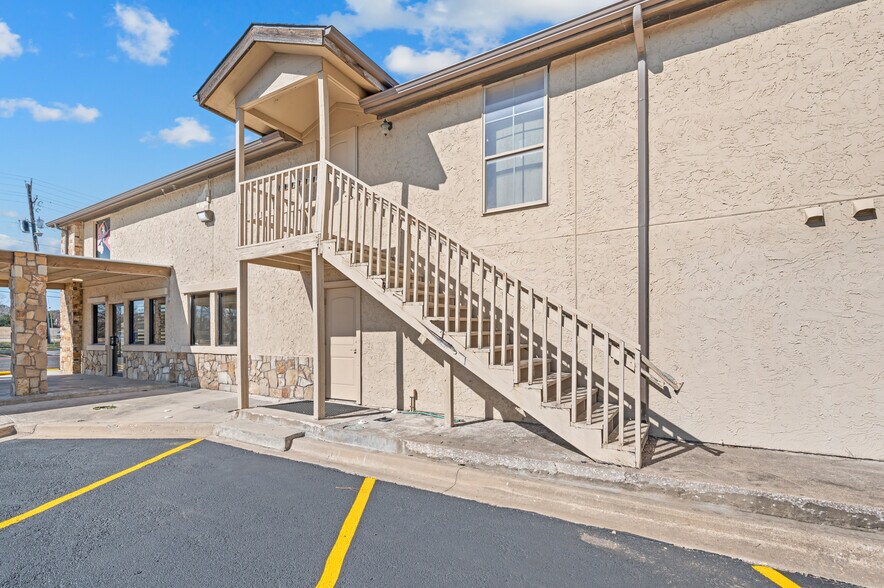 More Photos Of 7716 Davis Blvd, North Richland Hills Storefront For Lease