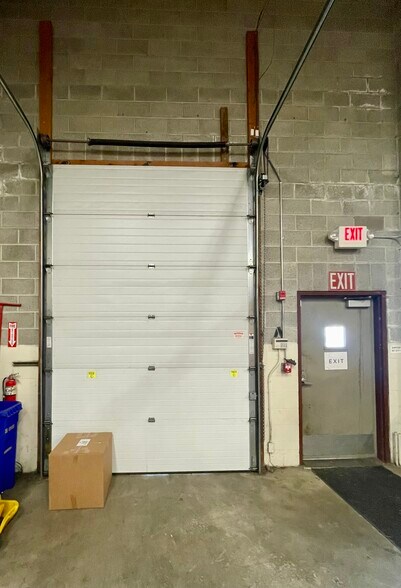 More Photos Of 128 NE 7th Ave, Portland Light Distribution For Lease