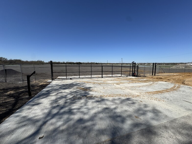 Primary Photo Of 1300 W Simonds Rd, Seagoville Land For Lease