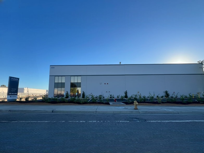 More Photos Of 5650 Knott Ave, Buena Park Warehouse For Lease