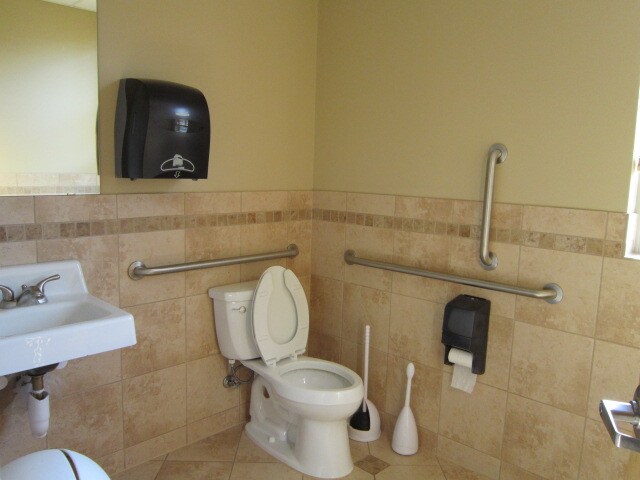 More Photos Of 913 Manor Dr NE, Spring Lake Park Office For Lease