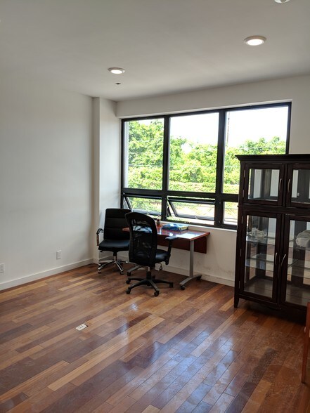 More Photos Of 24-65 46th St, Astoria Flex For Lease