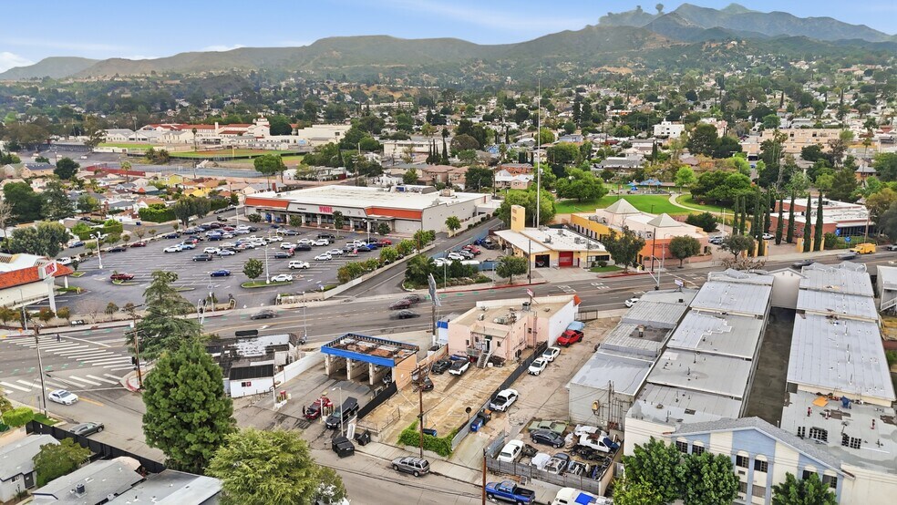 More Photos Of 7780 Foothill Blvd, Tujunga Restaurant For Sale