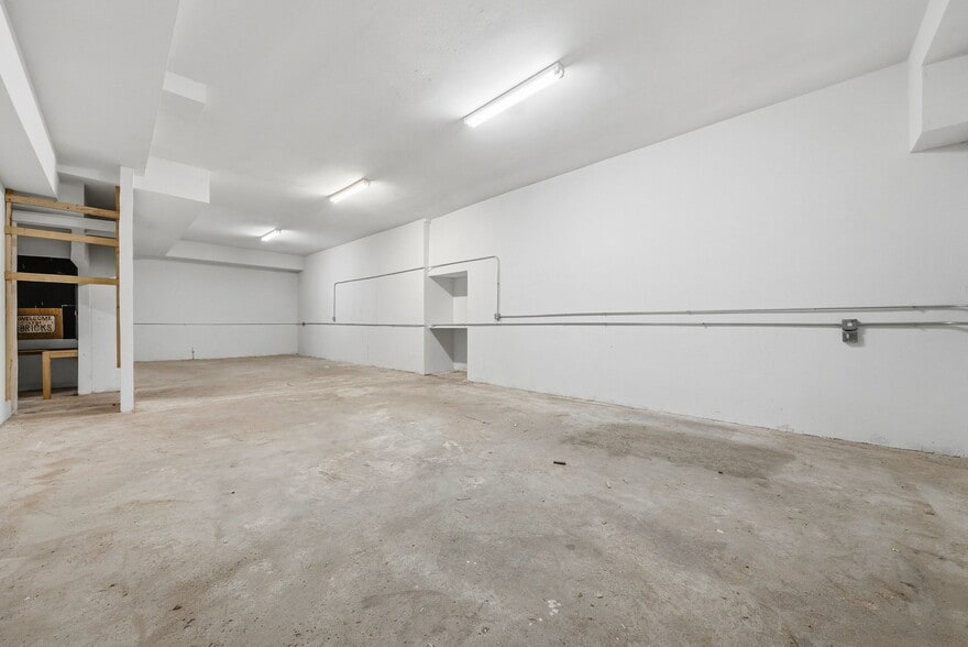 More Photos Of 586 W Avenue 28, Los Angeles Warehouse For Lease