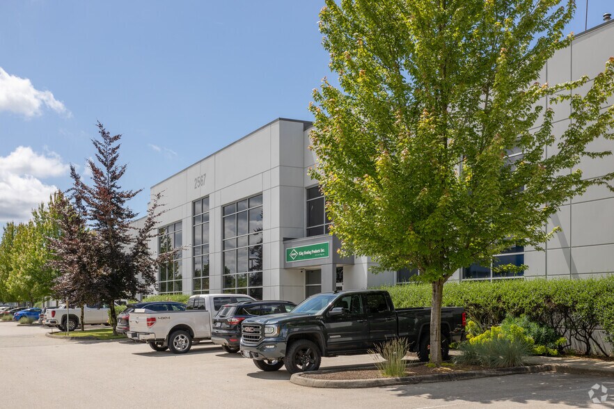 More Photos Of 2567 192nd St, Surrey Warehouse For Lease