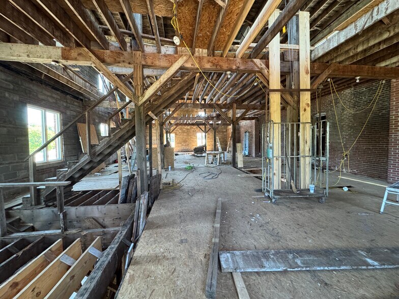 More Photos Of 123 Water St, Horse Cave Storefront Retail Residential For Sale