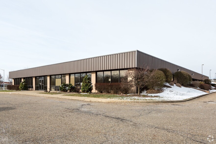 More Photos Of 4895 Dressler Rd, Canton Office For Lease