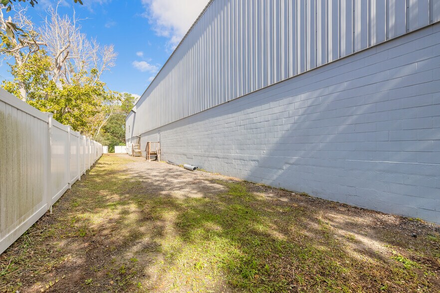 More Photos Of 430 Andalusia Ave, Ormond Beach Warehouse For Lease