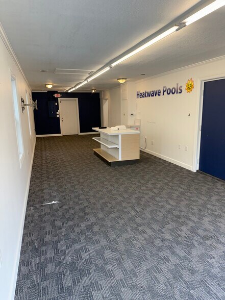 More Photos Of 10 W Franklin St, Bellbrook Storefront Retail Office For Lease