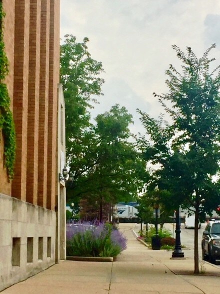 More Photos Of 4949 Forest Ave, Downers Grove Office For Lease