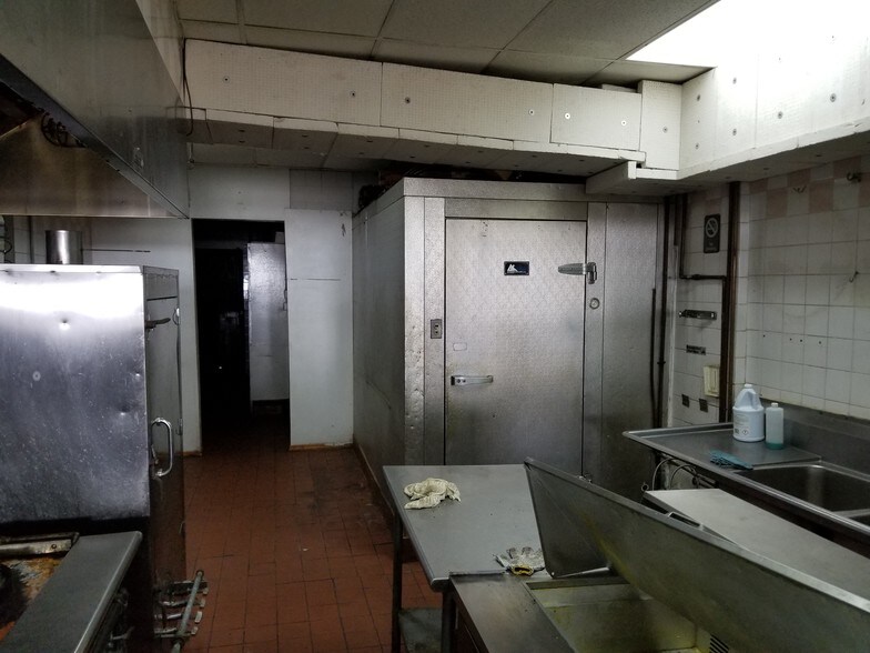 More Photos Of 2702-2704 E Tremont Ave, Bronx Storefront Retail Office For Lease