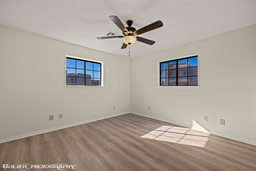 More Photos Of 320 E Old Mill Rd, Mesquite Office For Sale