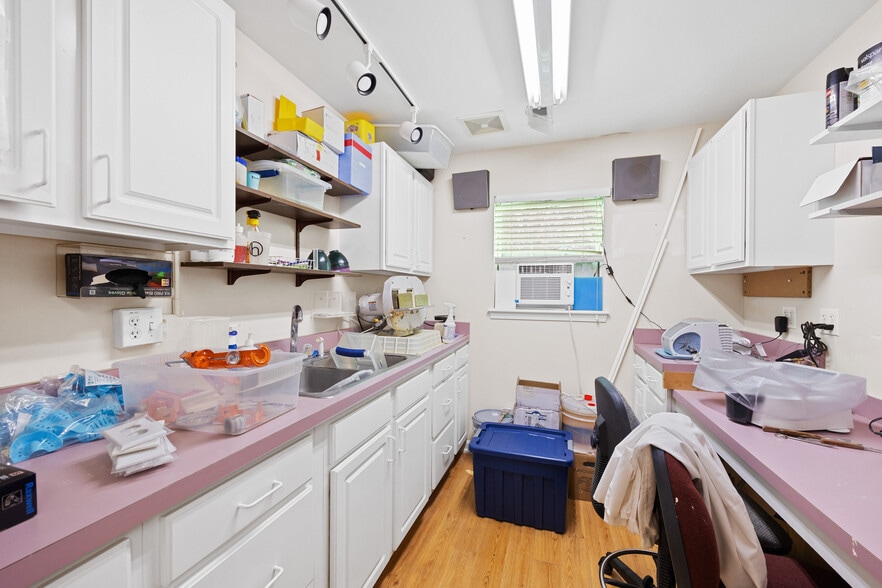 More Photos Of 4816 Greenwood Rd, Louisville Medical For Lease