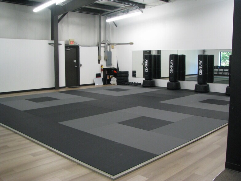 More Photos Of 3600 Velp Ave, Howard Light Distribution For Lease