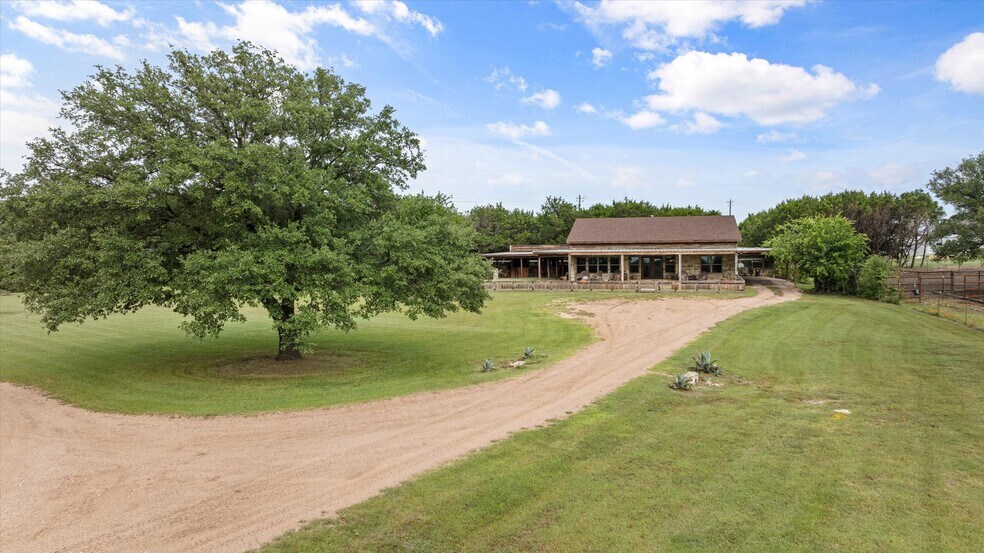 More Photos Of 1904 Floyd Rd, Weatherford Specialty For Sale